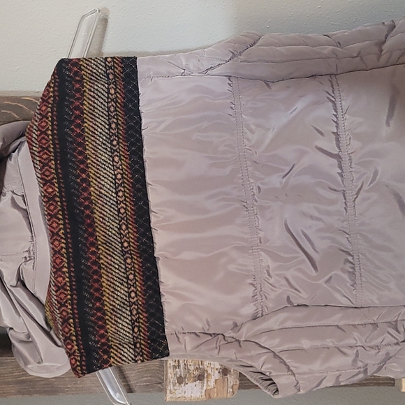 CoffeeShop New York Puffer Vest size small - Picture 3 of 6